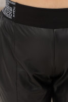 Брюки 7/8 DP 4350BK Передняя часть брюк выполнена из экокожи, спинка - из мягкой трикотажной ткани двунитка (вискоза 95% эластан 5%). Отделка - резинка с буквенным принтом.