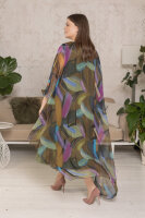 Комплект (платье из шифона и сарафан) DP 20018GN Платье - из шифона (пр-во Италия), сарафан - из мягкой трикотажной ткани (вискоза 95% эластан 5%). Впереди сбоку у платья - кулиска, на сарафане - серебристый принт. 