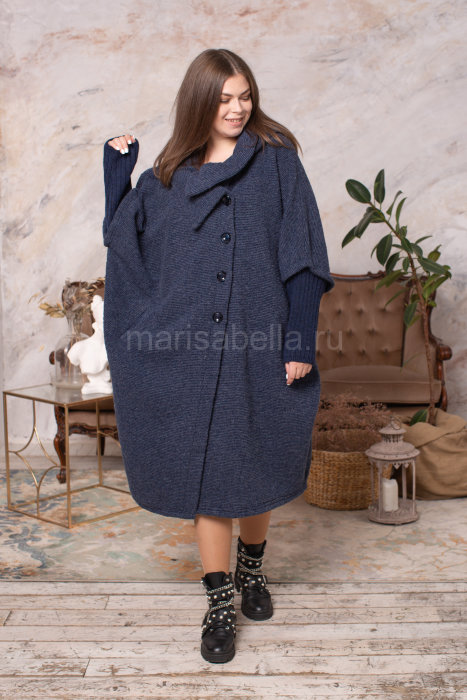 Пальто шерстяное с капюшоном DP 3378BL Пальто выполнено из плотной трикотажной ткани - валяной шерсти, рукава - из трикотажной резинки.  