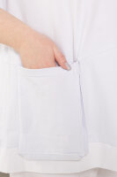 Брючный костюм DP 6125WH Туника: комбинация двух тканей - мягкой трикотажной (хлопок 95% эластан 5%) и тонкой эластичной (хлопок 74% полиамид 23% эластан 3%). Брюки: тонкая эластичная ткань (хлопок 74% полиамид 23% эластан 3%). Отделка - объёмный накладной карман, принт.